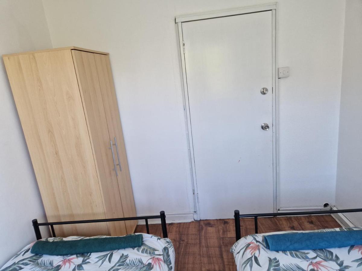 Twin Bed For Guests Londres Exterior foto
