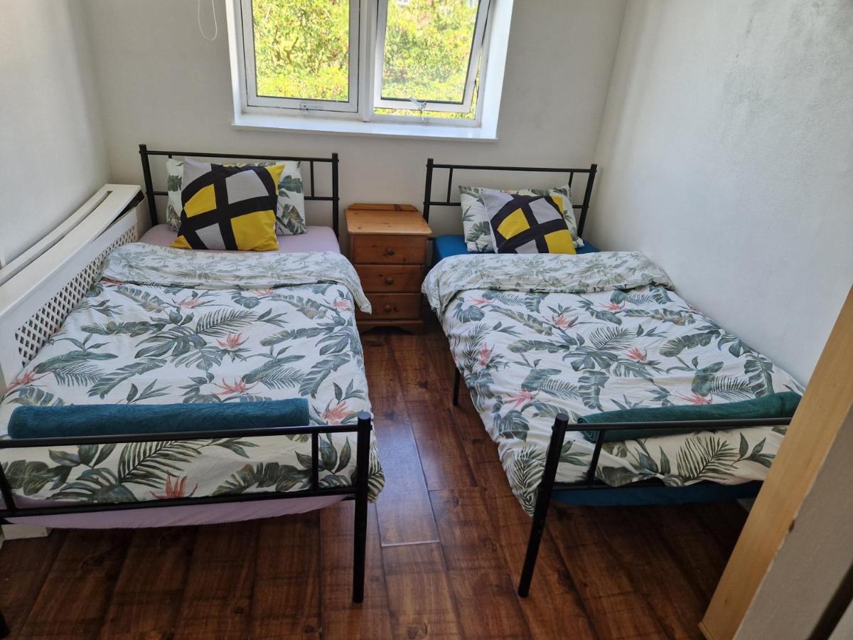 Twin Bed For Guests Londres Exterior foto