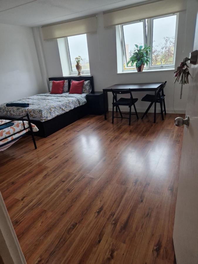 Twin Bed For Guests Londres Exterior foto