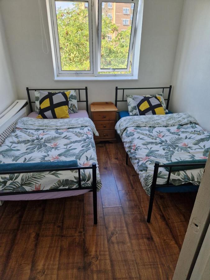Twin Bed For Guests Londres Exterior foto